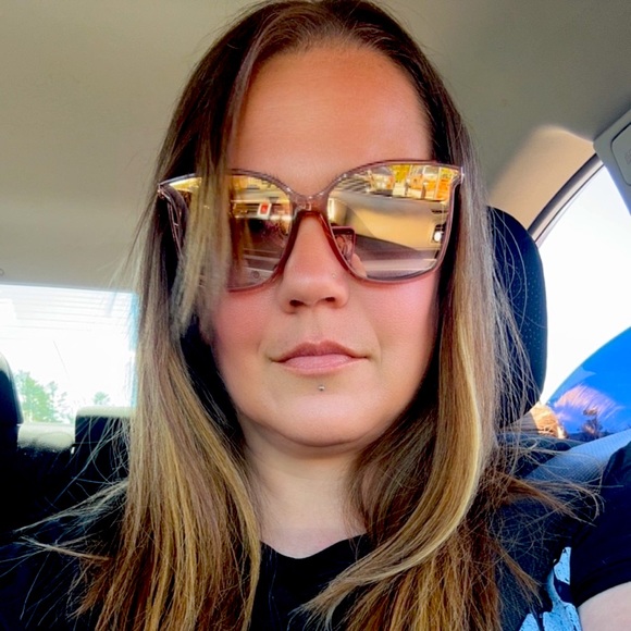 Meet your Posher, Sabrina - Picture 2 of 11